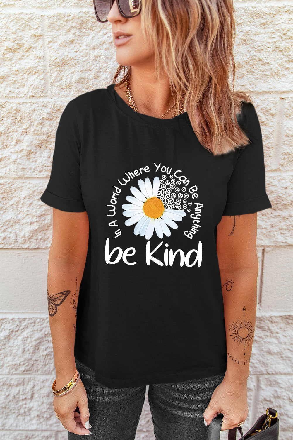 Kindness Blooms Graphic Tee with Daisy Print and Slogan Detail