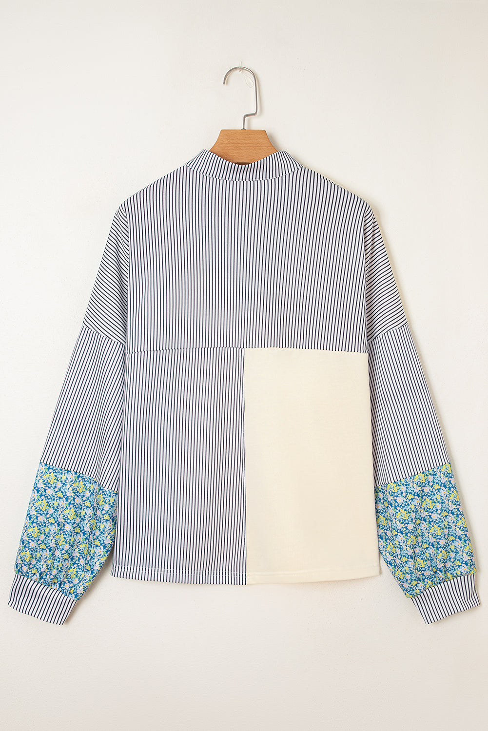 loose sweatshirt