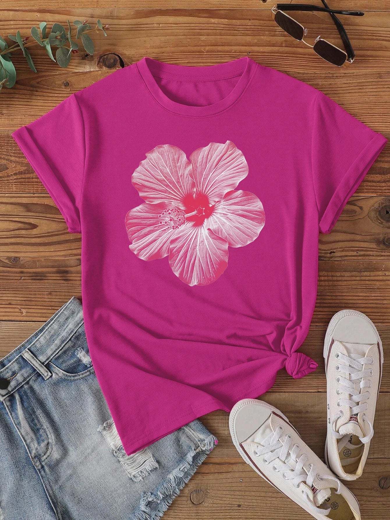 Large White Hibiscus Flower Print T-shirt Short Sleeve Crew Neck Casual Top For Summer & Spring Women's Clothing