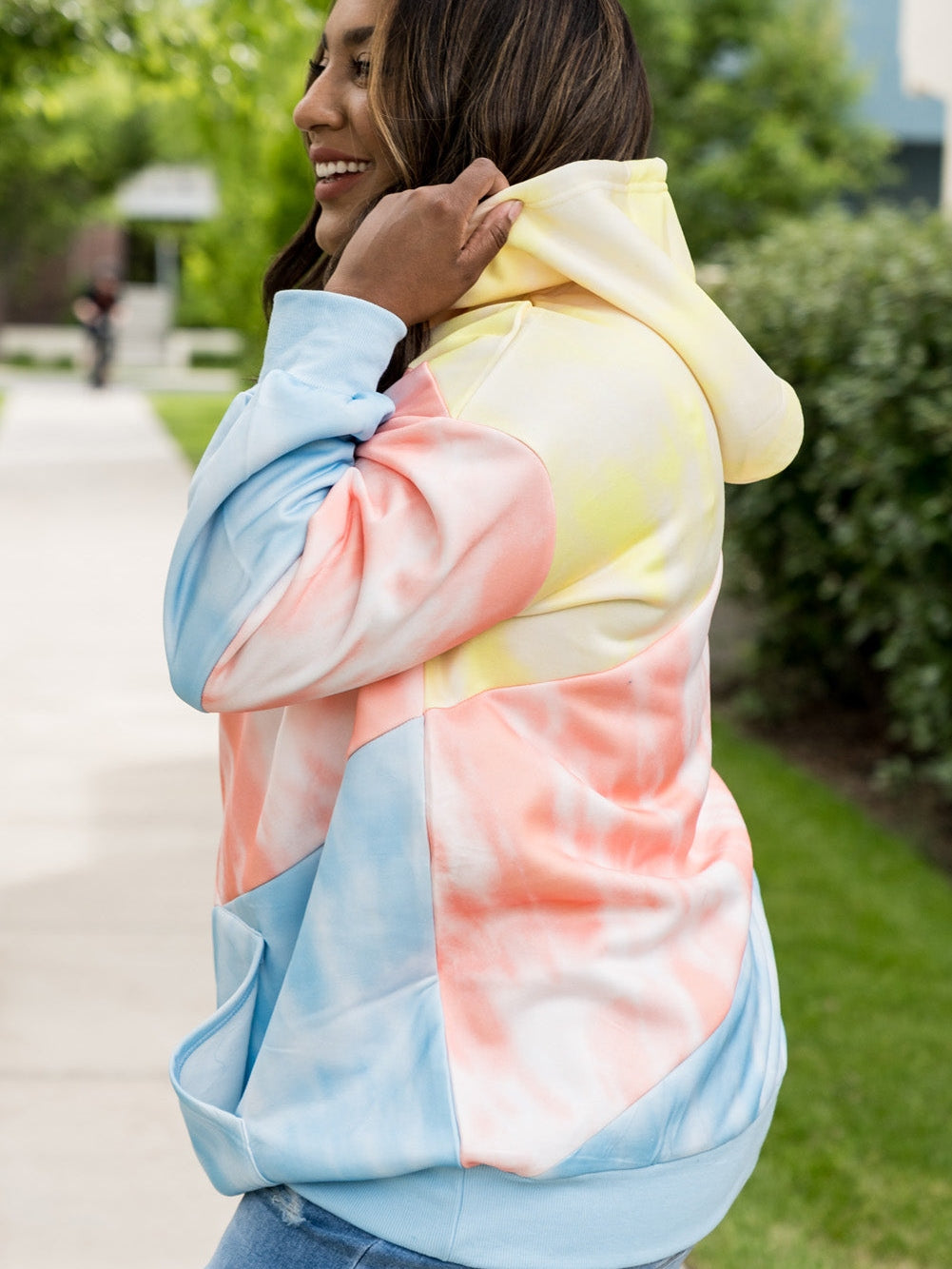 Cozy Sky Blue Plus Size Hoodie with Colorblock Design