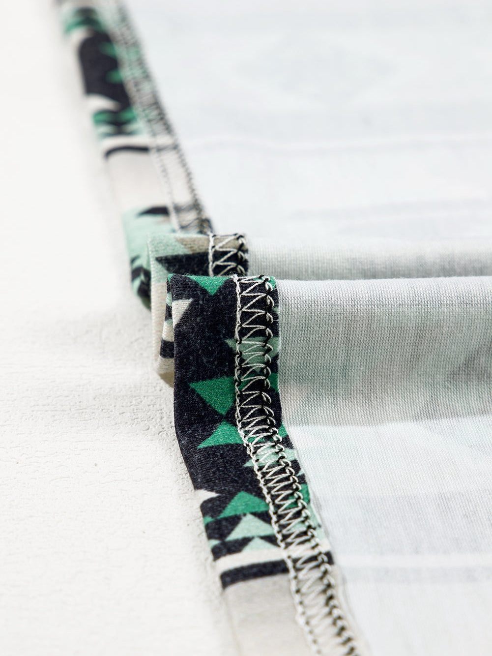 Green Geometric Retro Print Plus Size Tee