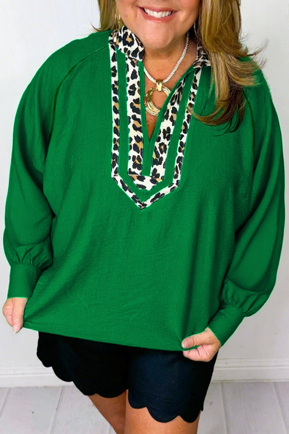 Green Plus Size Contrast Leopard Trim Split Neck Puff Sleeve Blouse
