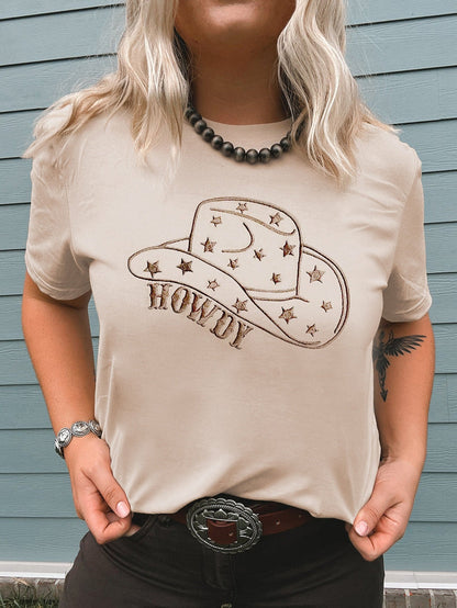 HOWDY Cowboy Hat Graphic Tee in Khaki Shade