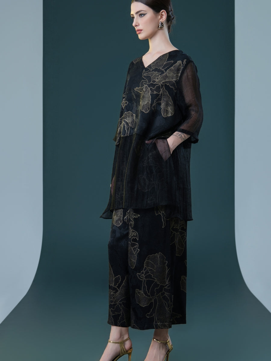 Chic Black Floral Two-Piece Set with V-Neck Top and Wide-Leg Pants