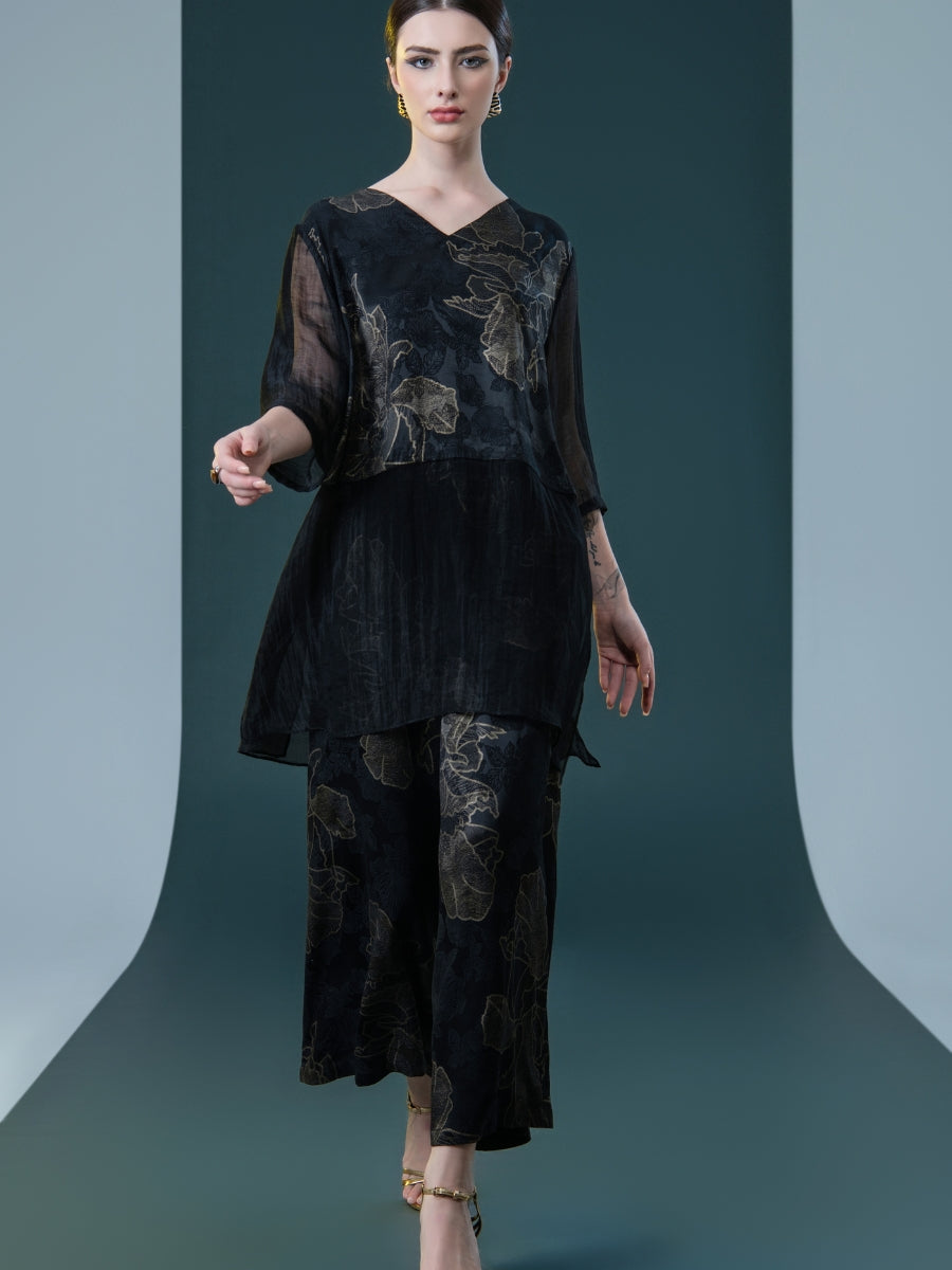 Chic Black Floral Two-Piece Set with V-Neck Top and Wide-Leg Pants