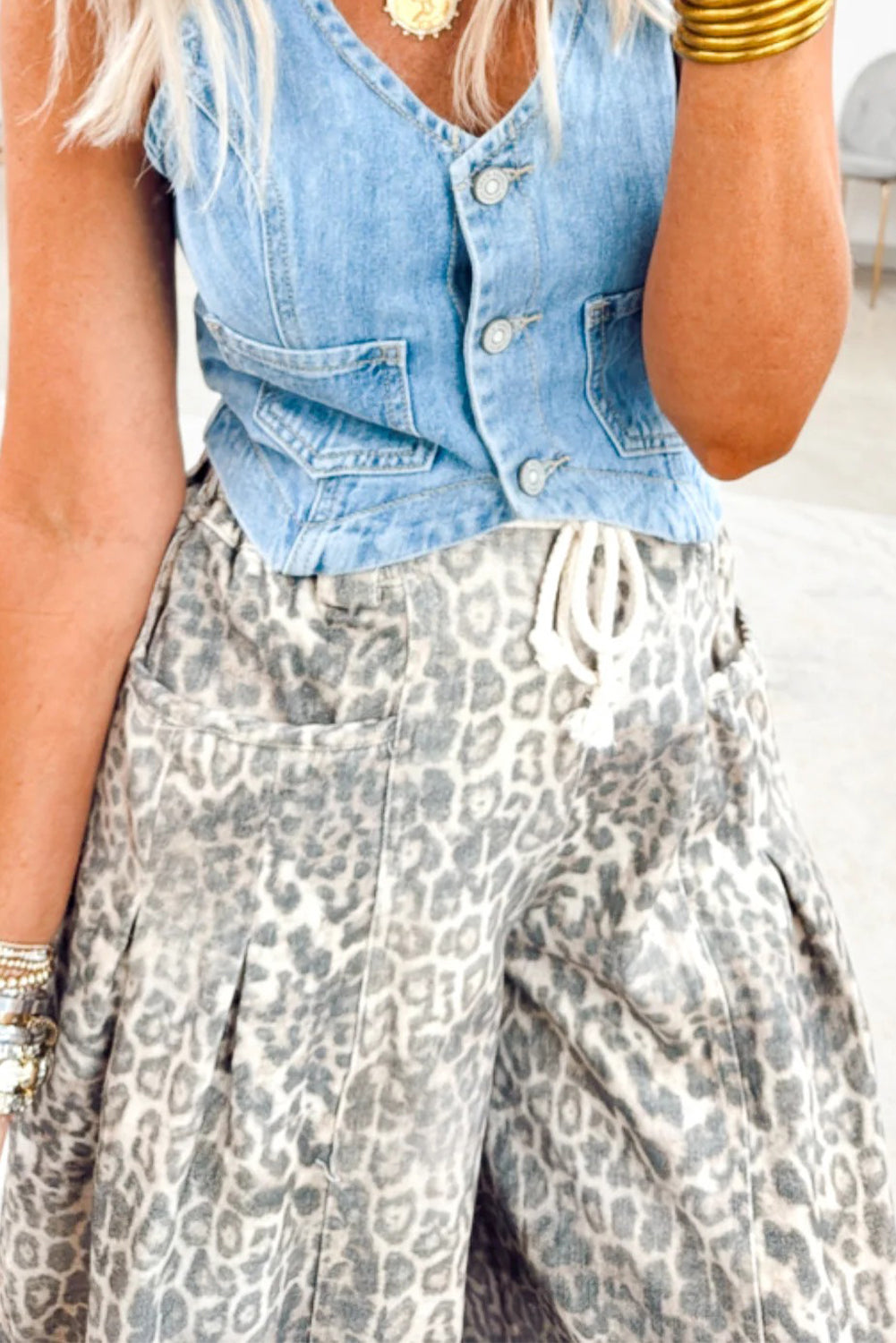 Gray Leopard Print Pleated Pockets Drawstring Barrel Jeans