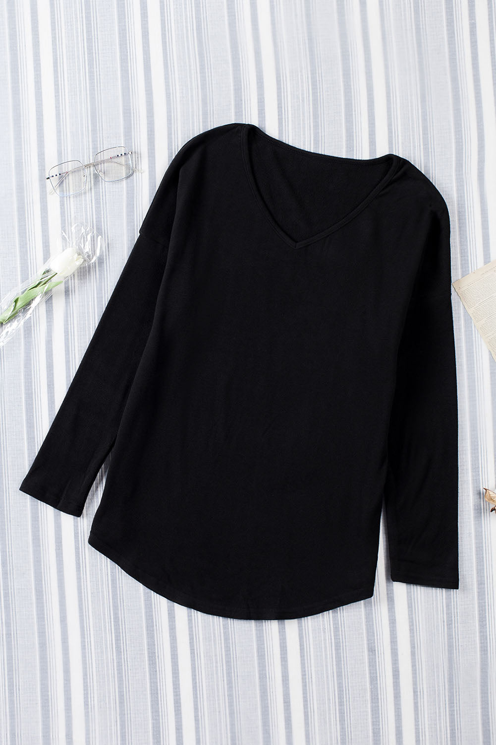 Elegant Black V-Neck Knit Top with Long Sleeves