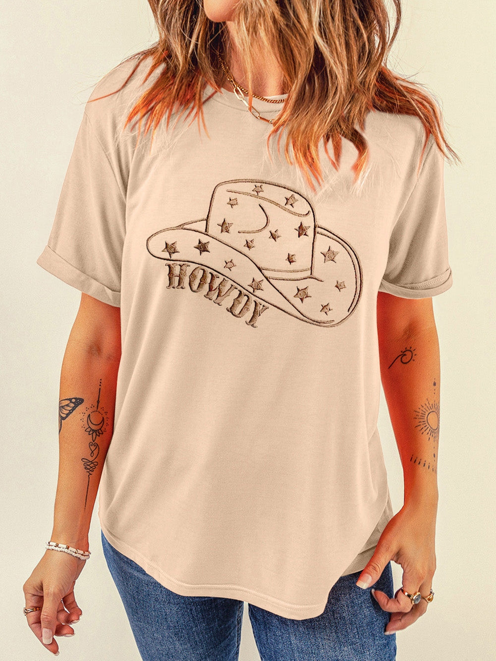 HOWDY Cowboy Hat Graphic Tee in Khaki Shade