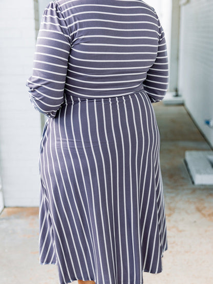 Elegant Gray Striped Tie Waist Midi Dress for Plus Size Women