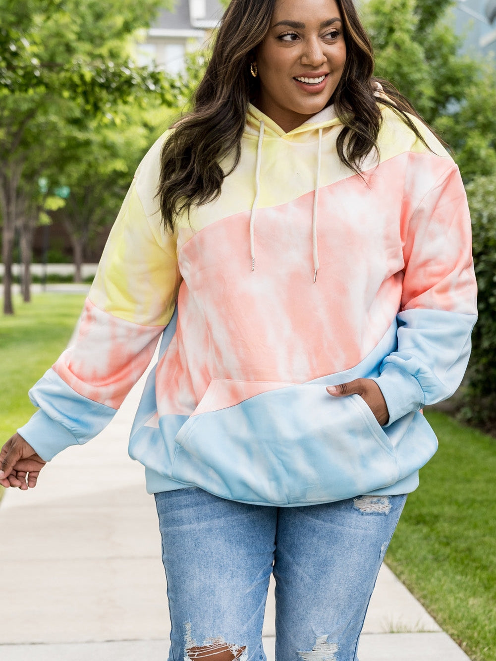 Cozy Sky Blue Plus Size Hoodie with Colorblock Design