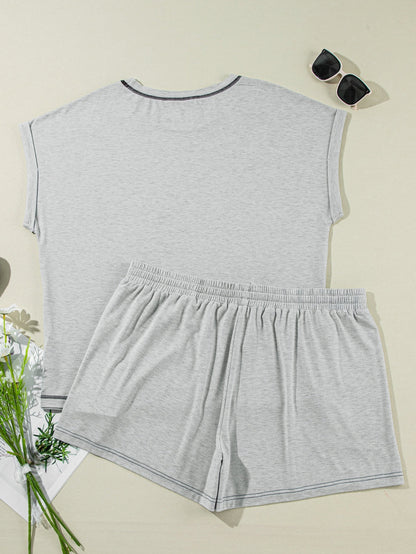 Gray Contrast Stitching Cuffed Sleeve Plus Shorts Set