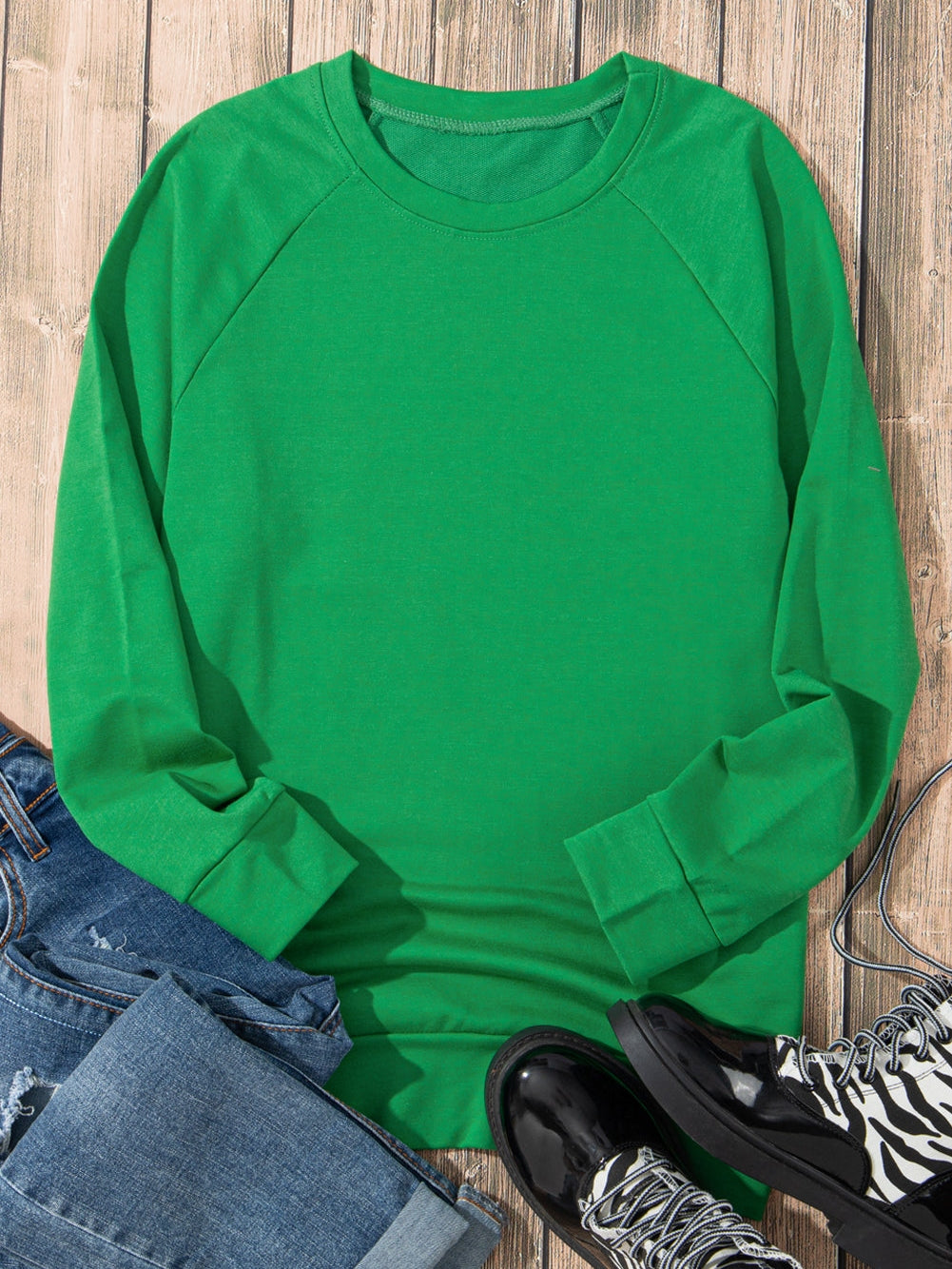 Green Raglan Sleeve Sweatshirt with Round Neck