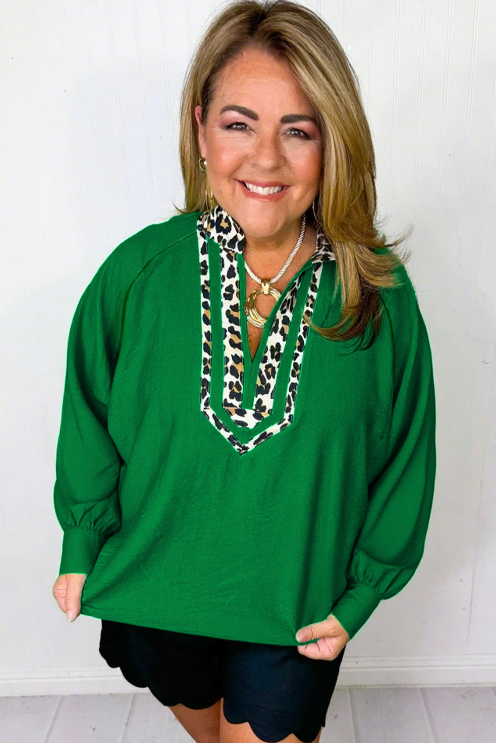 Green Plus Size Contrast Leopard Trim Split Neck Puff Sleeve Blouse