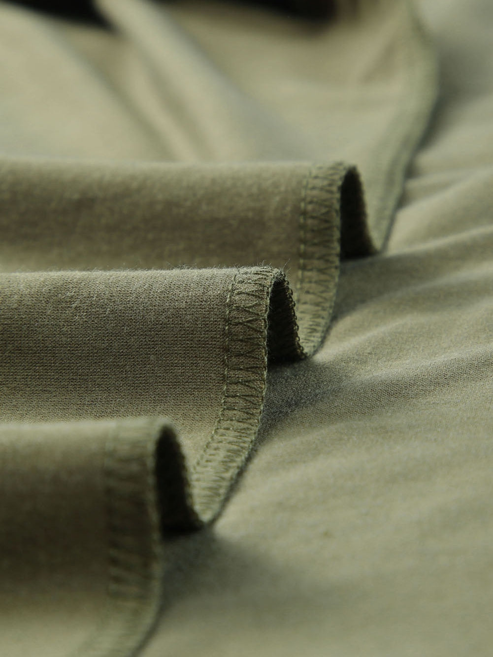 Emerald V-Neck Maxi Dress with Rolled Cuffs for Curvy Women