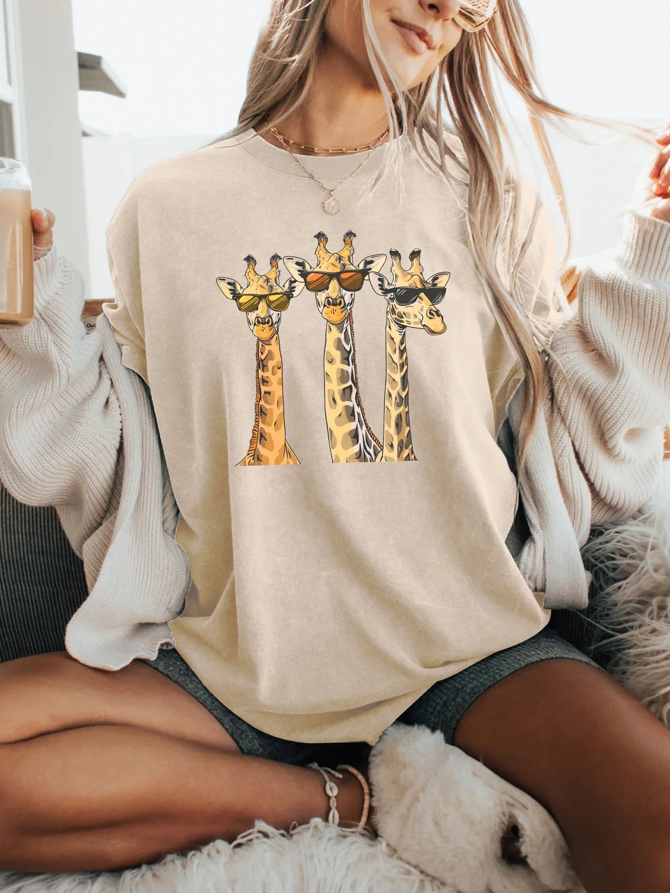 Giraffe Trio Graphic with Sunglasses Detail Print T-shirt Short Sleeve Crew Neck Casual Top For Summer&Spring Women's Clothing