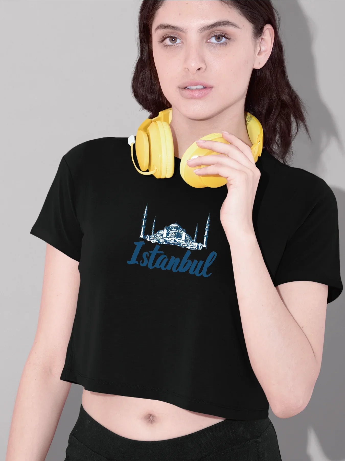 Istanbul Skyline With Bold Istanbul Print Crew Neck Crop T-Shirts Casual Short Sleeve Top For Spring & Summer Women's Clothing