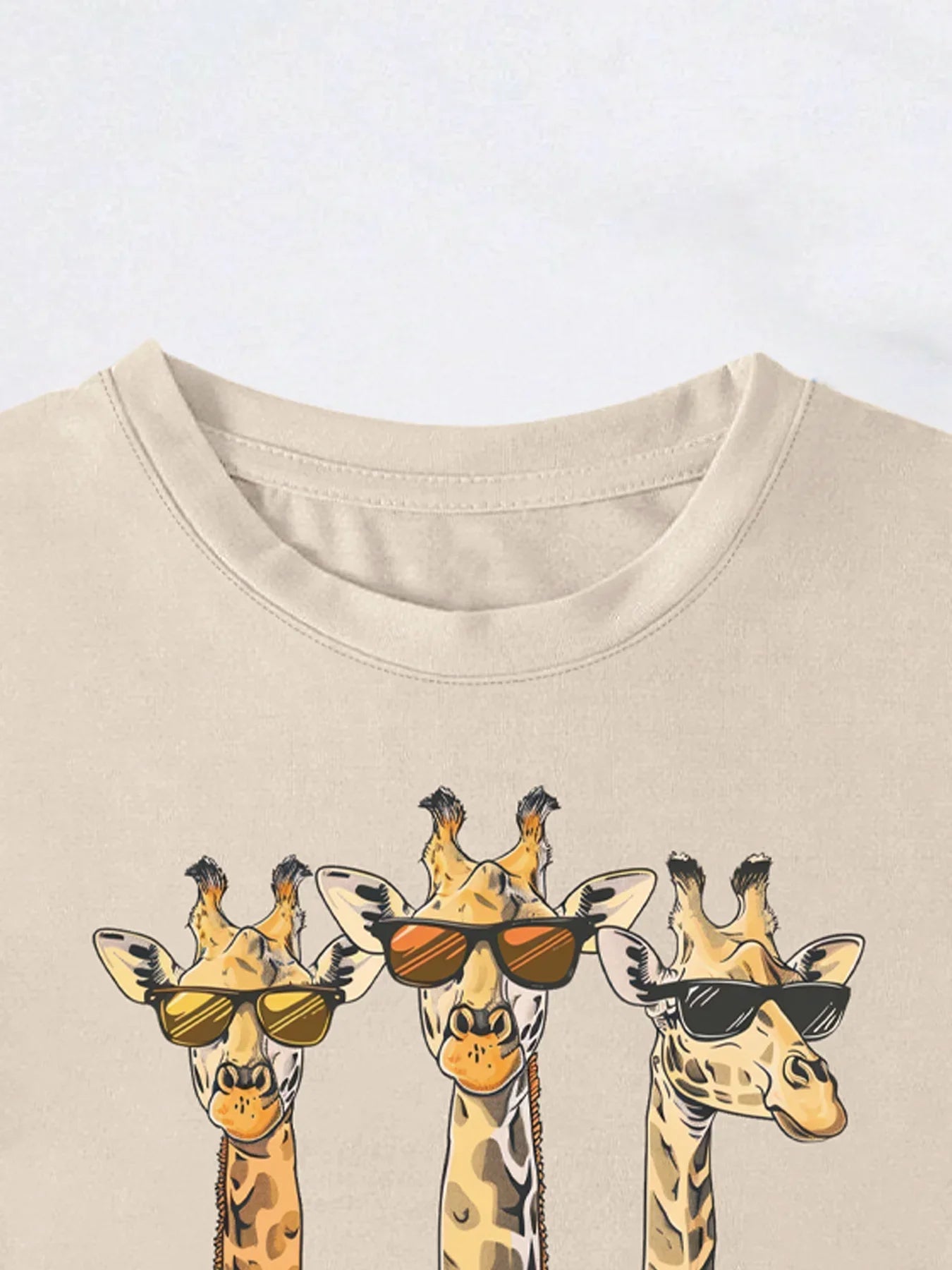 Giraffe Trio Graphic with Sunglasses Detail Print T-shirt Short Sleeve Crew Neck Casual Top For Summer&Spring Women's Clothing