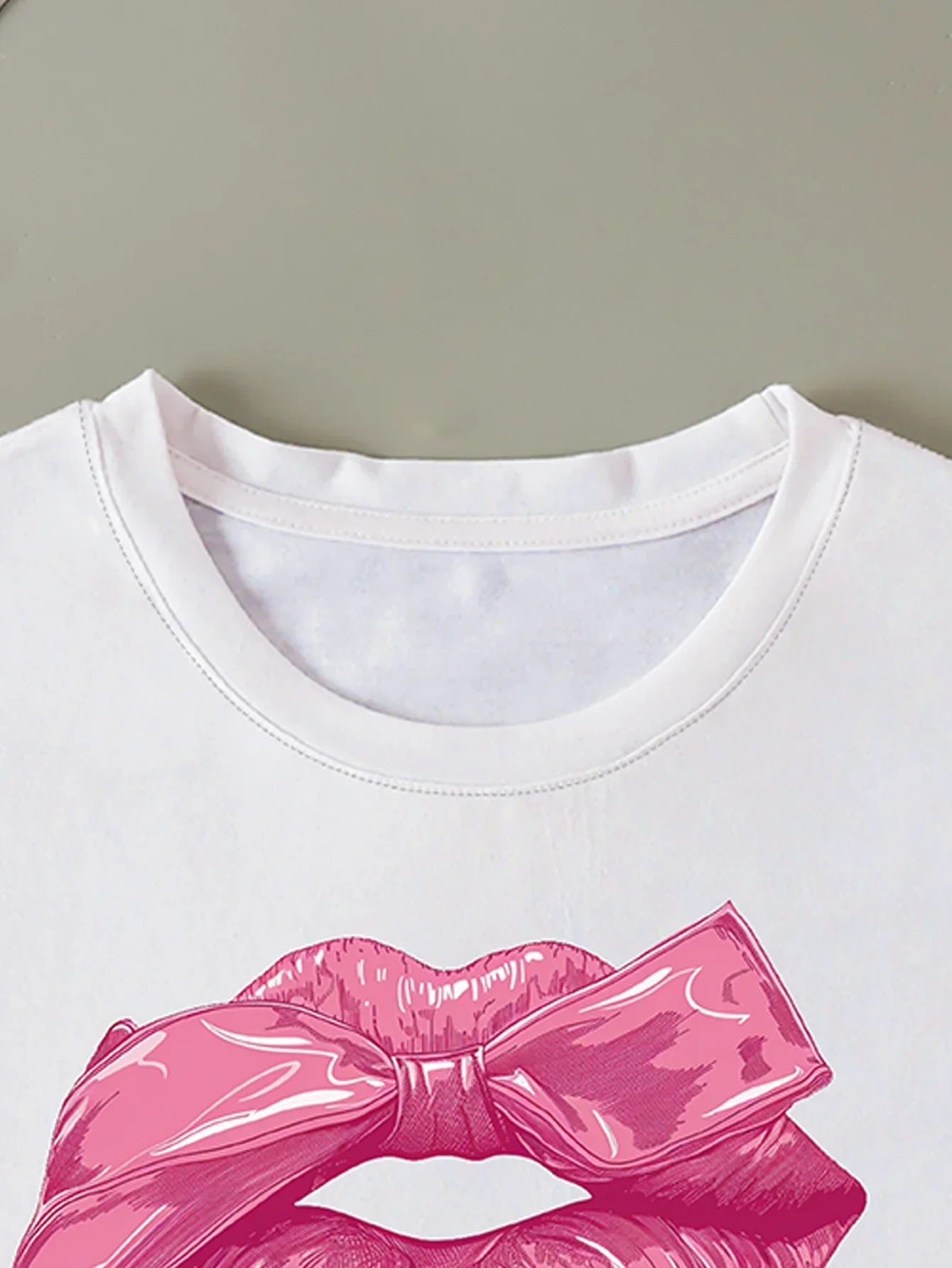 Girly Pink Lip-shaped With Bow Pattern Print T-shirt Short Sleeve Crew Neck Casual Top For Summer & Spring Women's Clothing
