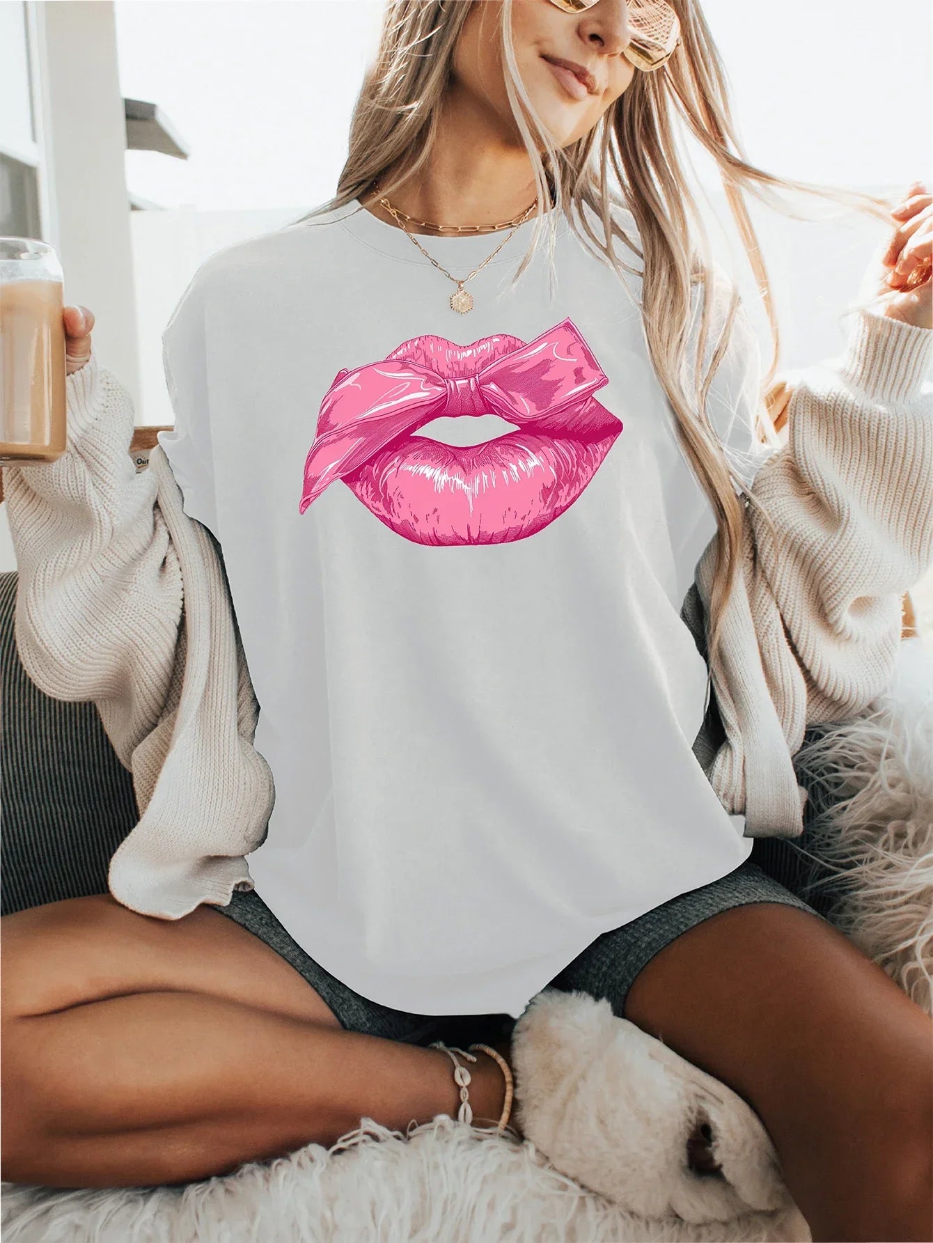 Girly Pink Lip-shaped With Bow Pattern Print T-shirt Short Sleeve Crew Neck Casual Top For Summer & Spring Women's Clothing