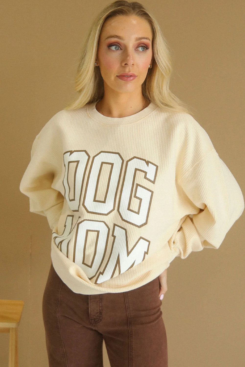 Beige Ribbed Texture DOG MOM Letter Print Oversize Sweatshirt