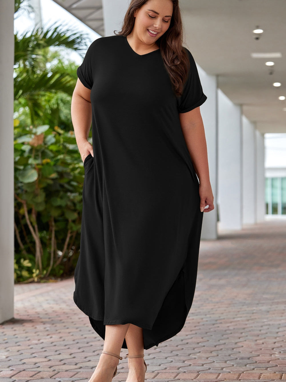 Elegant Black V Neck Maxi Dress for Curvy Women