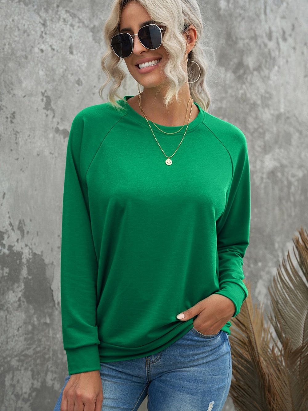 Green Raglan Sleeve Sweatshirt with Round Neck