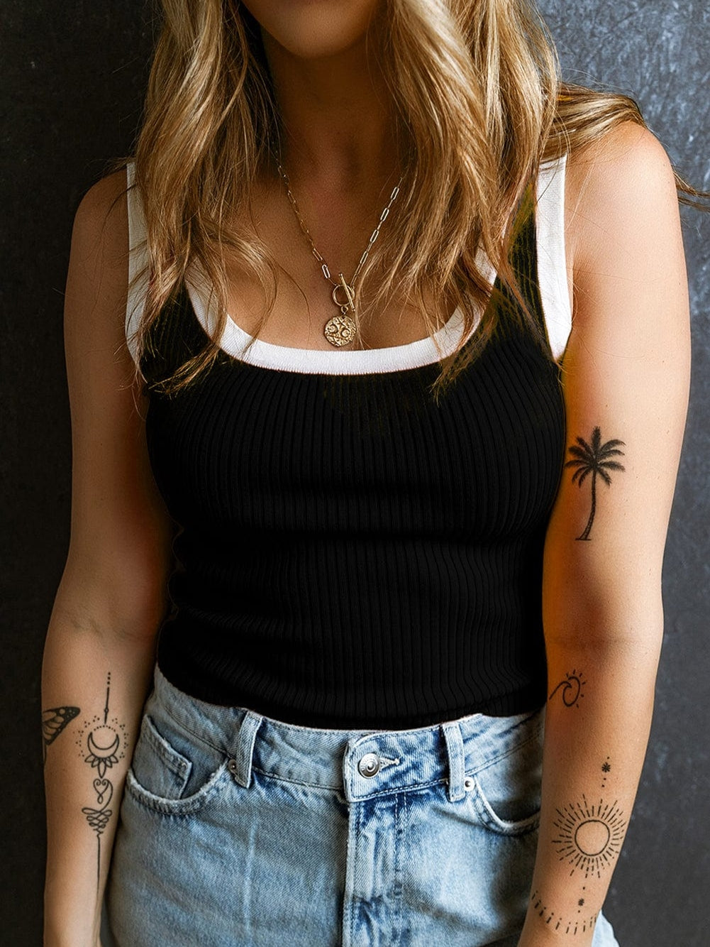 Black Colorblock Ribbed Knit U Neck Tank Top with Stylish Edge