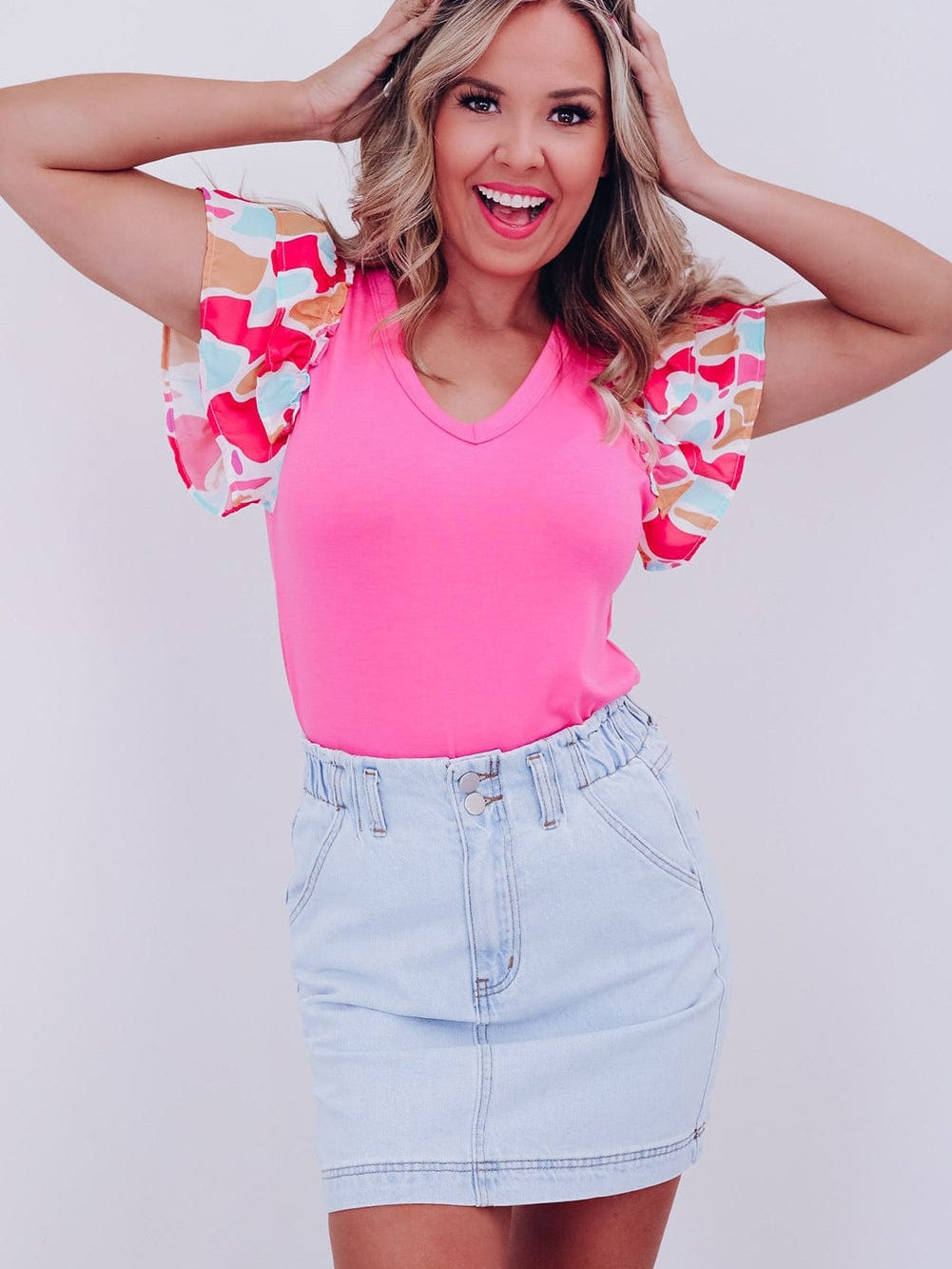 Bonbon Abstract Print Ruffle Sleeve V-Neck T-shirt