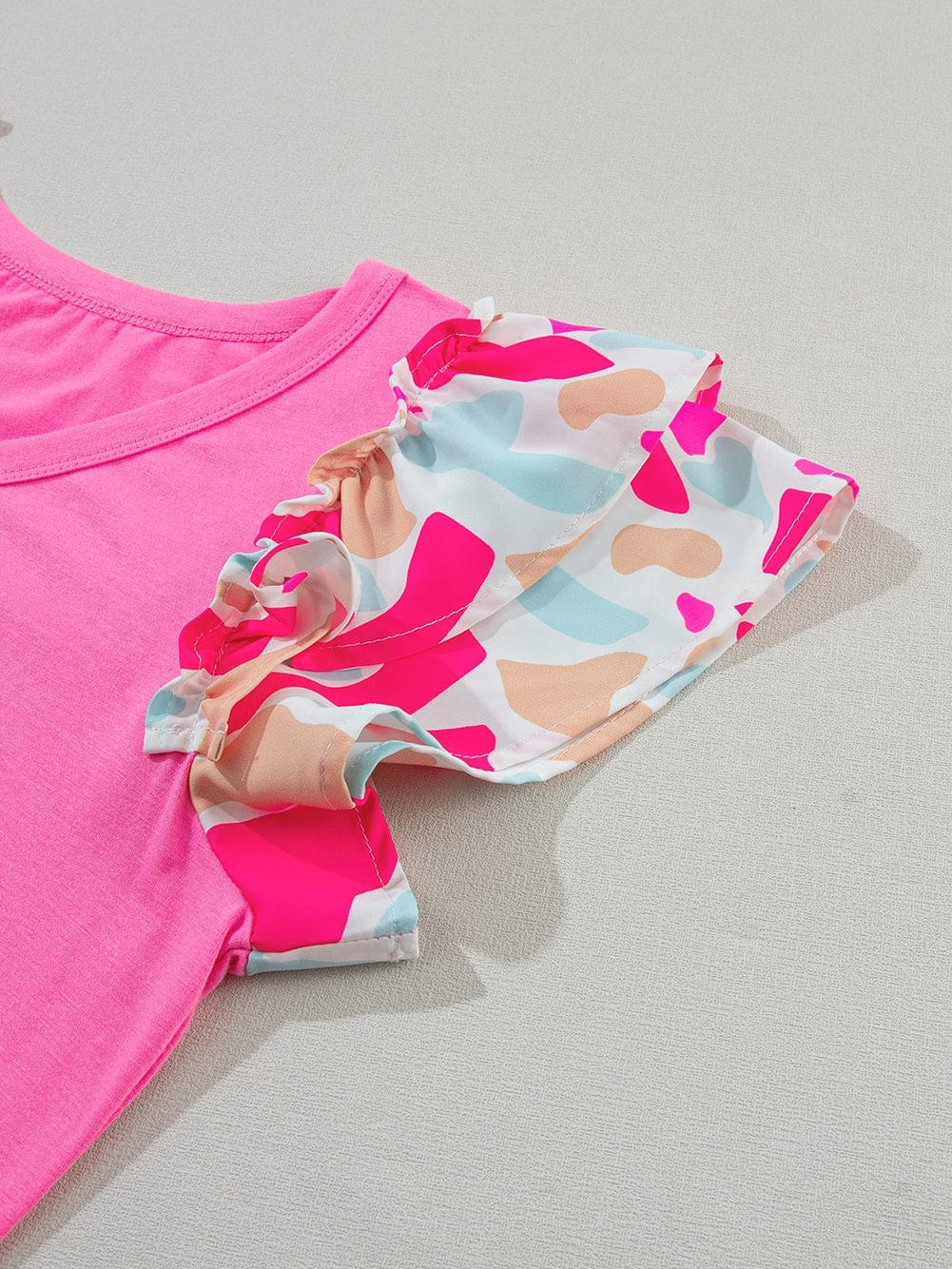 Bonbon Abstract Print Ruffle Sleeve V-Neck T-shirt