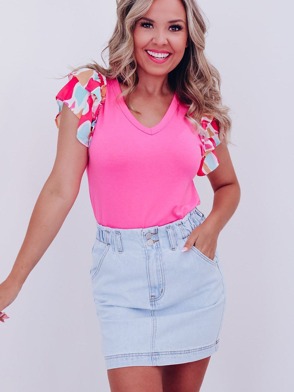 Bonbon Abstract Print Ruffle Sleeve V-Neck T-shirt