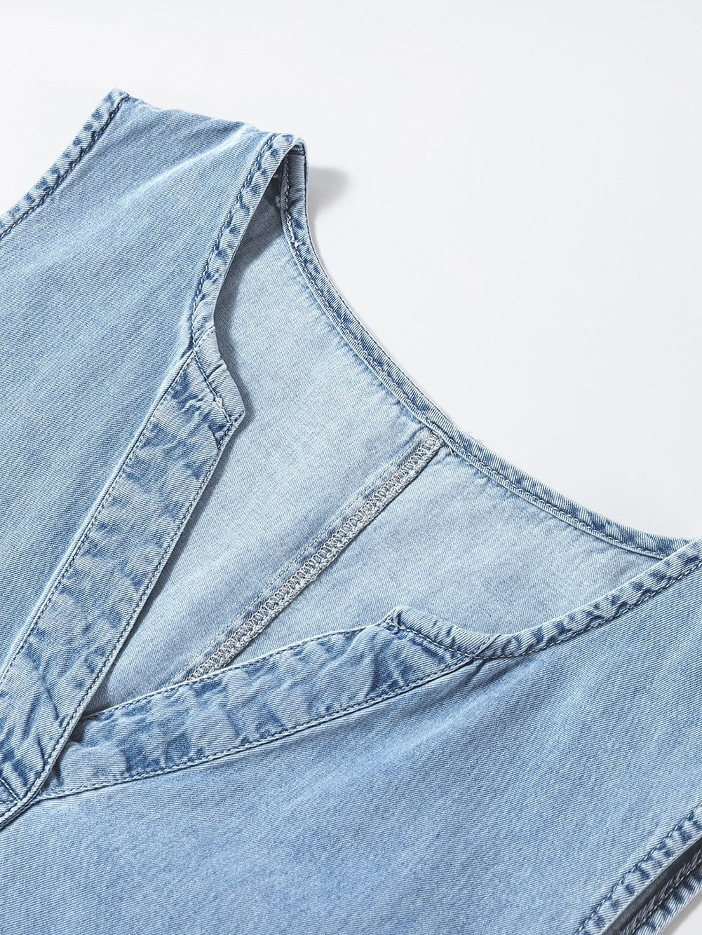 Chic Denim V-Neck Sleeveless Dress in Beau Blue Chambray