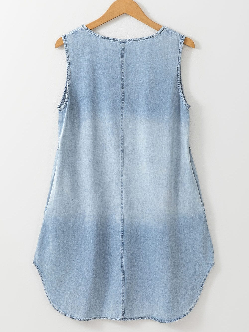Chic Denim V-Neck Sleeveless Dress in Beau Blue Chambray