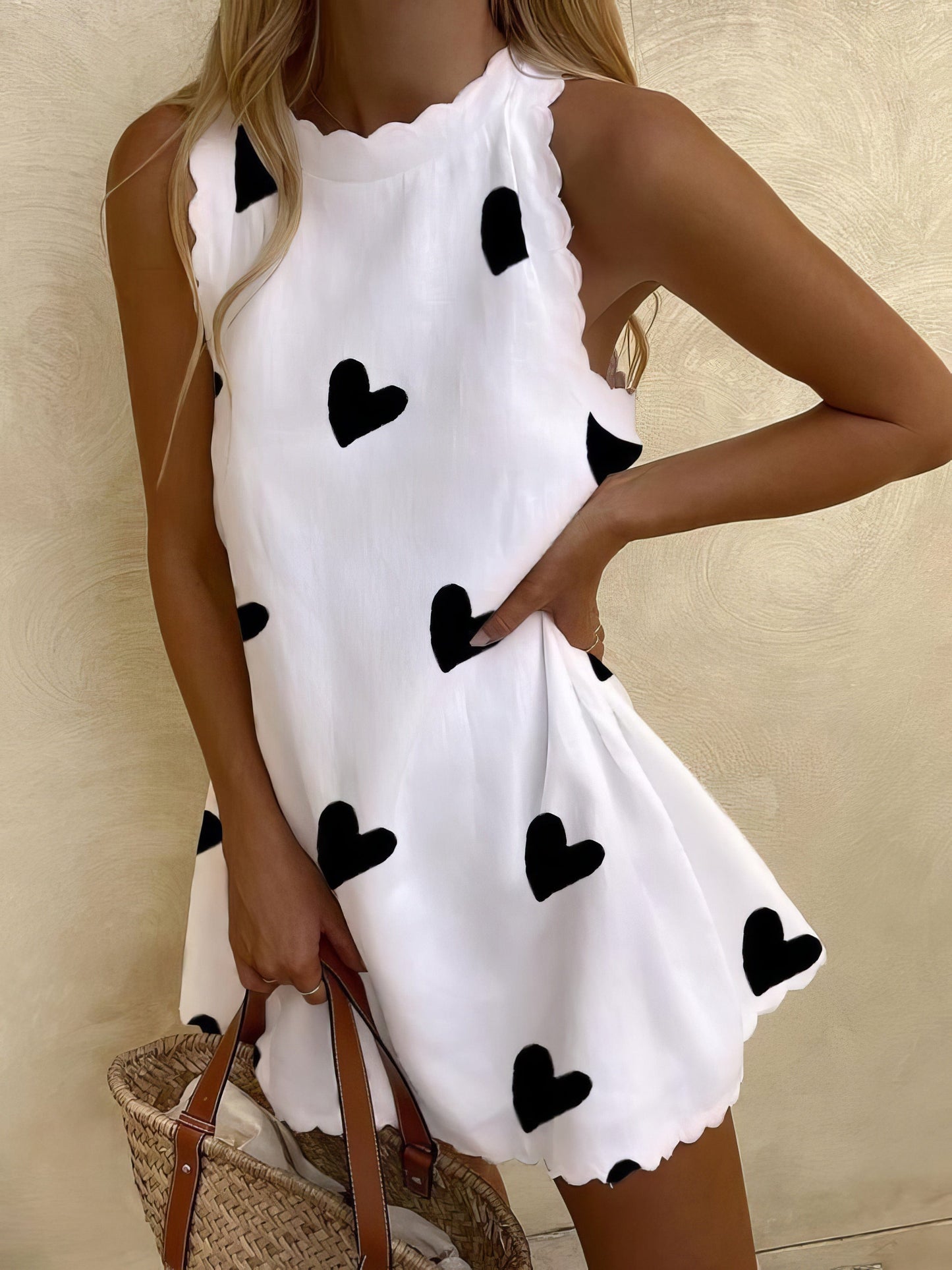 Chic Printed Wave Crew Neck Sleeveless Mini Dress