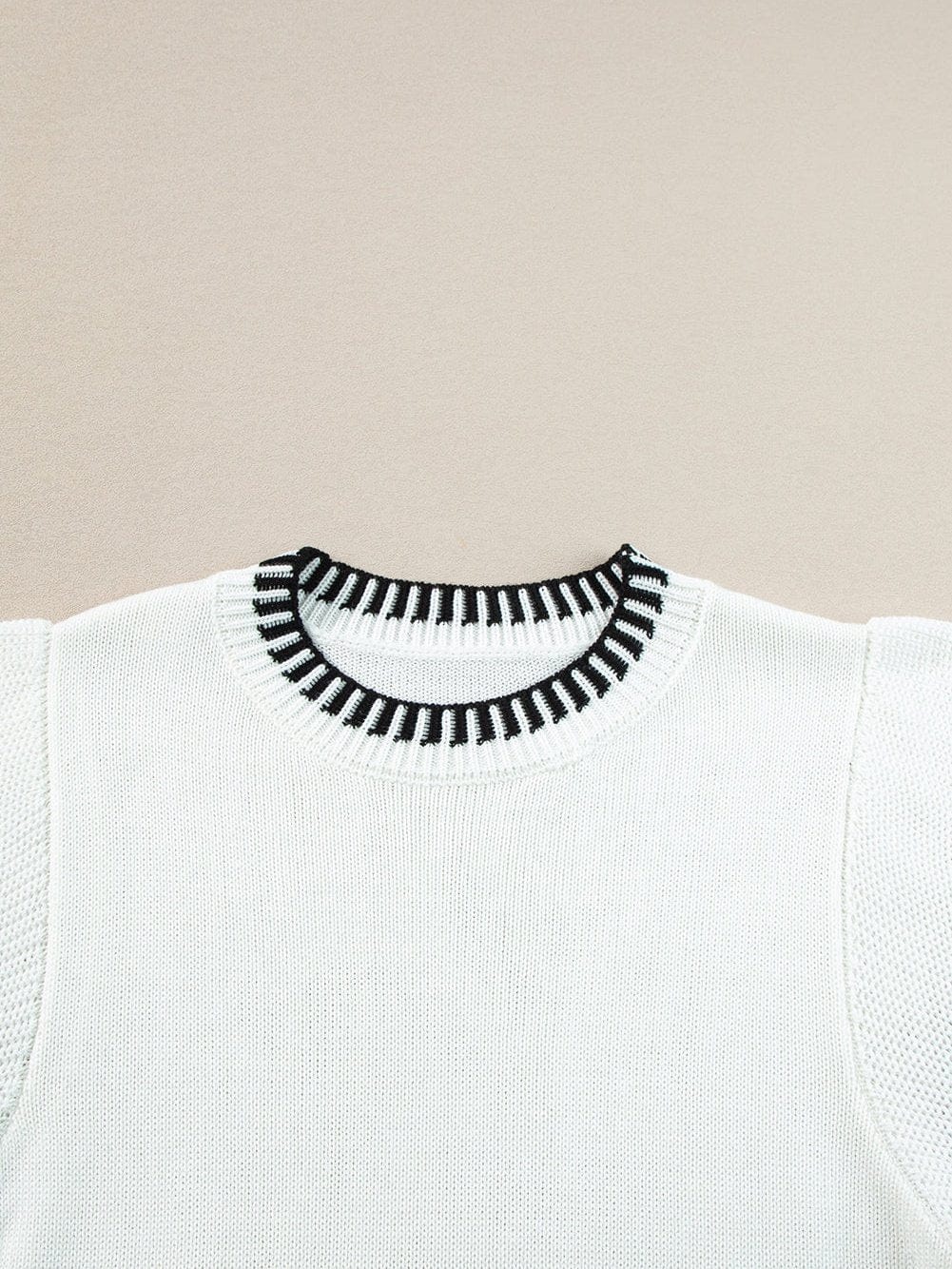 Chic White Batwing Sleeve Knit Top with Contrast Trim
