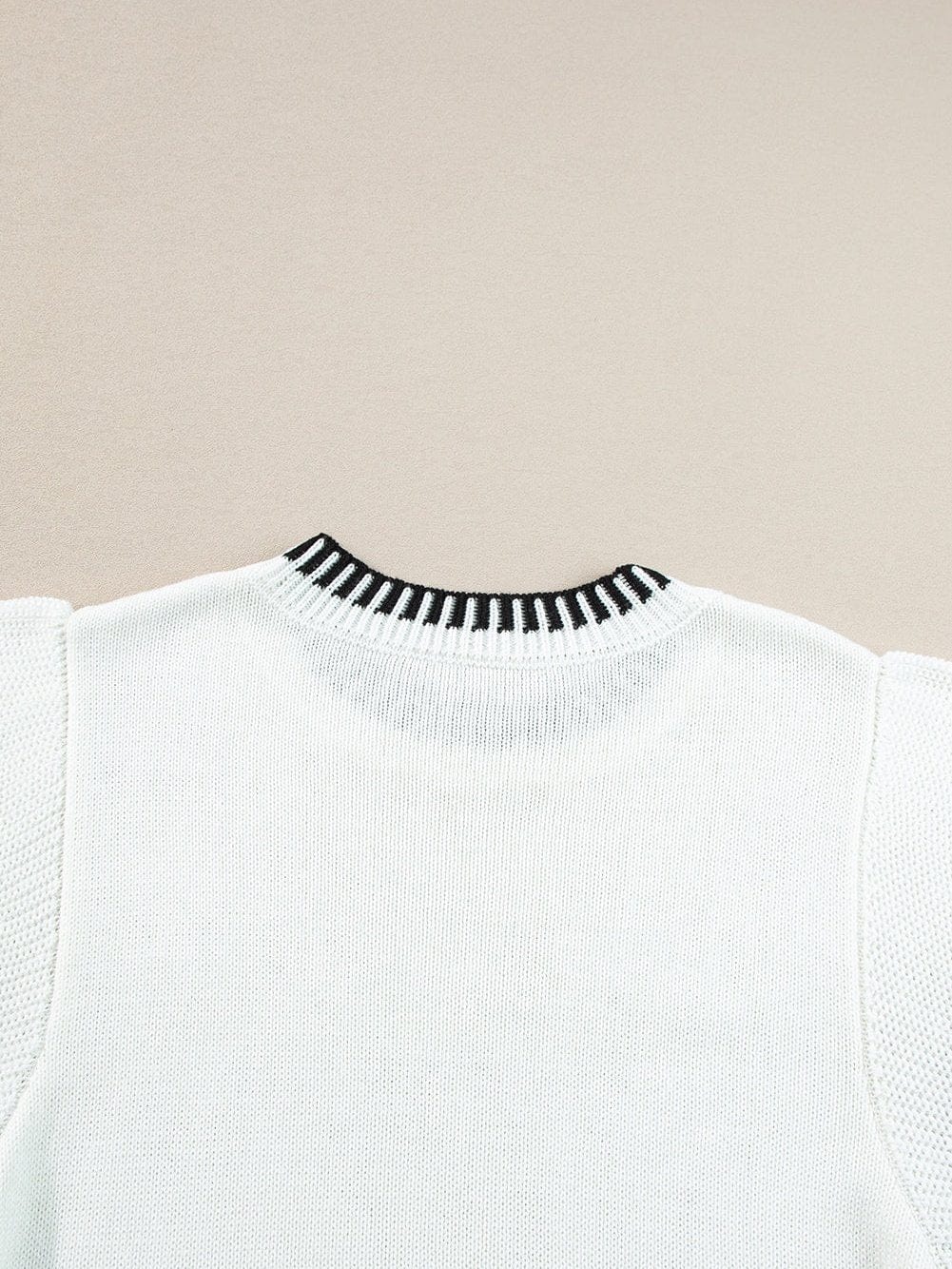 Chic White Batwing Sleeve Knit Top with Contrast Trim