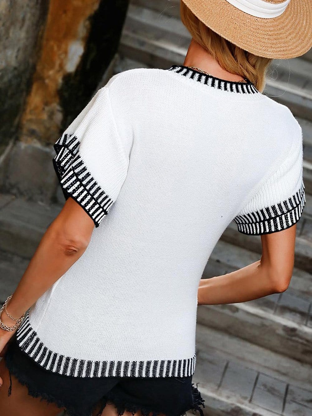 Chic White Batwing Sleeve Knit Top with Contrast Trim