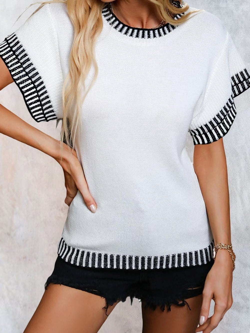 Chic White Batwing Sleeve Knit Top with Contrast Trim