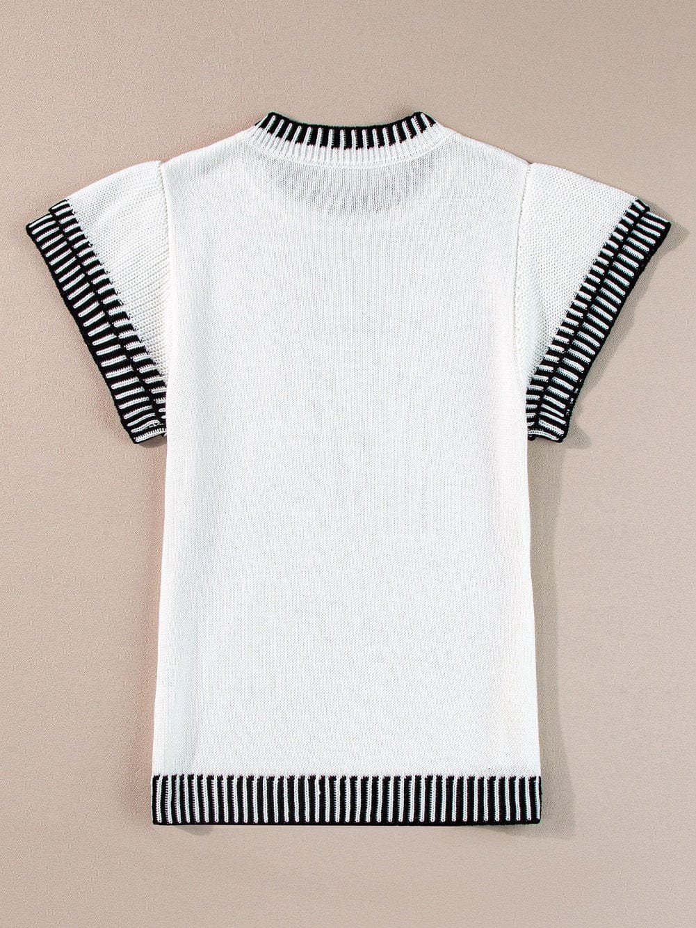 Chic White Batwing Sleeve Knit Top with Contrast Trim