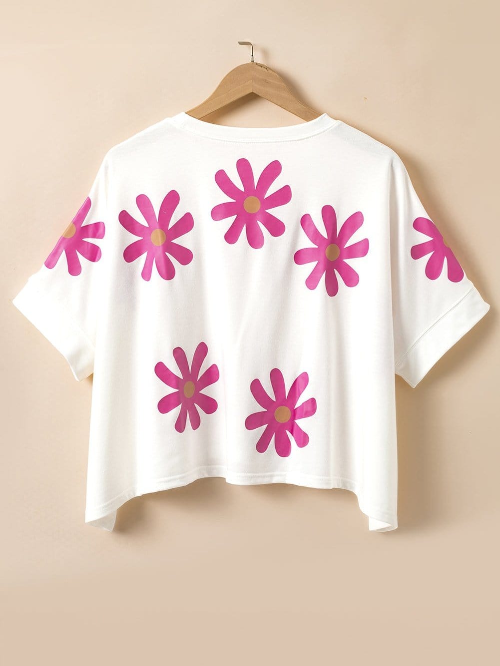 Chic White Daisy Printed Floral Tee