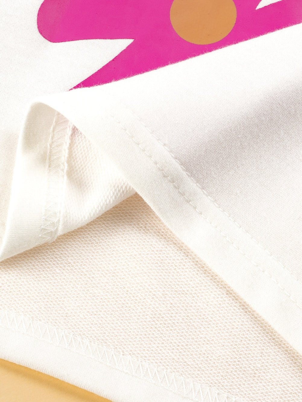 Chic White Daisy Printed Floral Tee