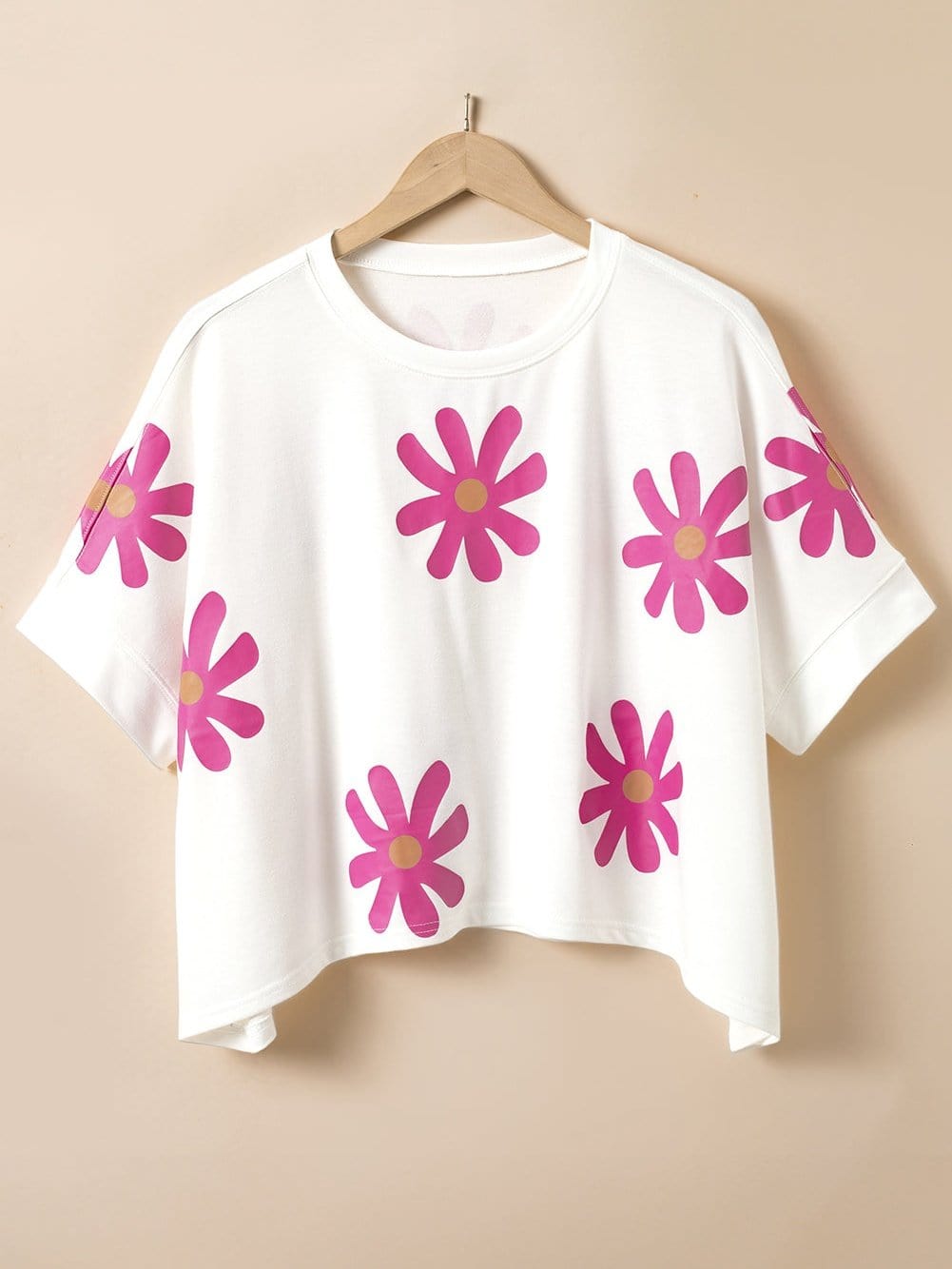 Chic White Daisy Printed Floral Tee