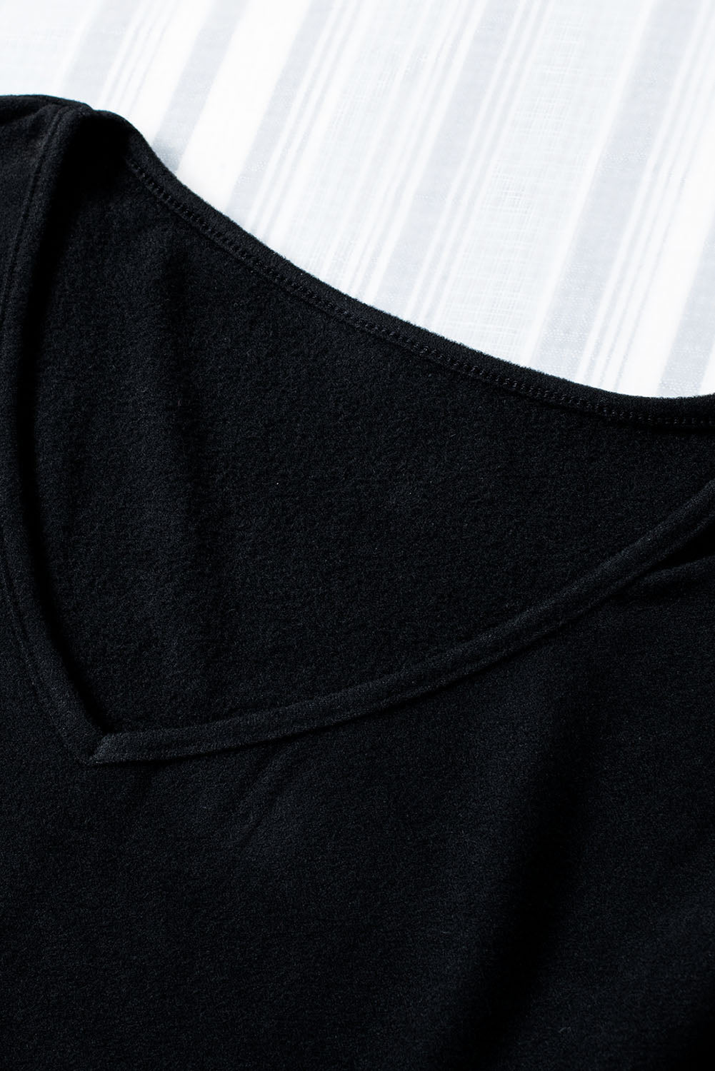 Elegant Black V-Neck Knit Top with Long Sleeves