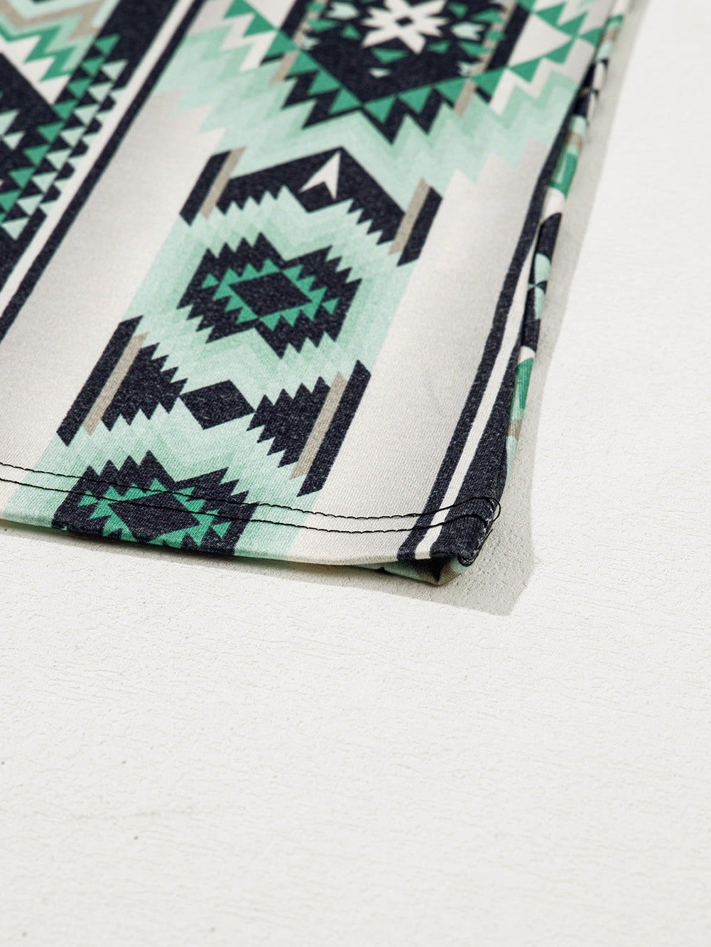 Green Geometric Retro Print Plus Size Tee