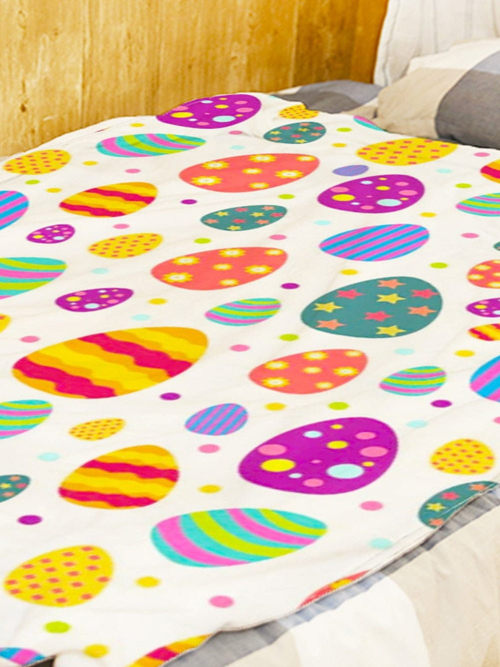 Easter Egg Delight Cozy Flannel Throw - 130*150cm