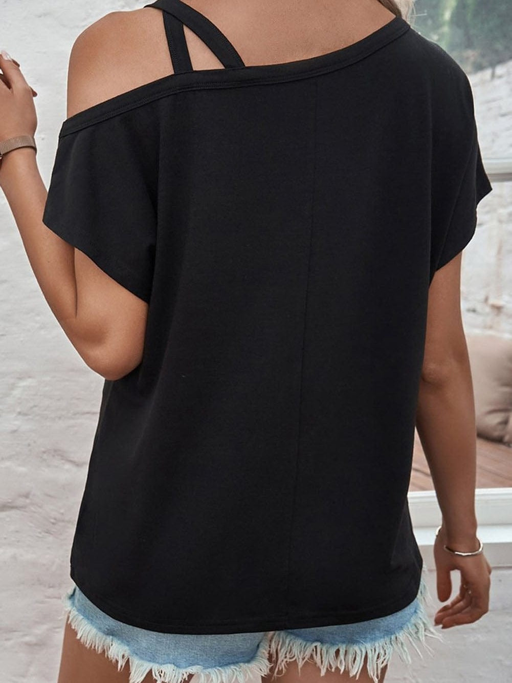 Edgy Black Criss Cross One Shoulder T-Shirt with Asymmetric Style