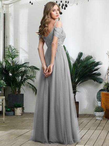 Elegant A-Line Tulle Bridesmaid Gown with Sweetheart Neckline