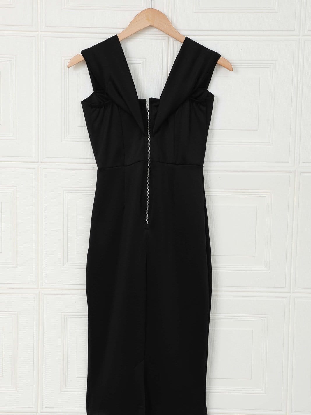 Elegant Black Bardot Midi Dress with V-Neck