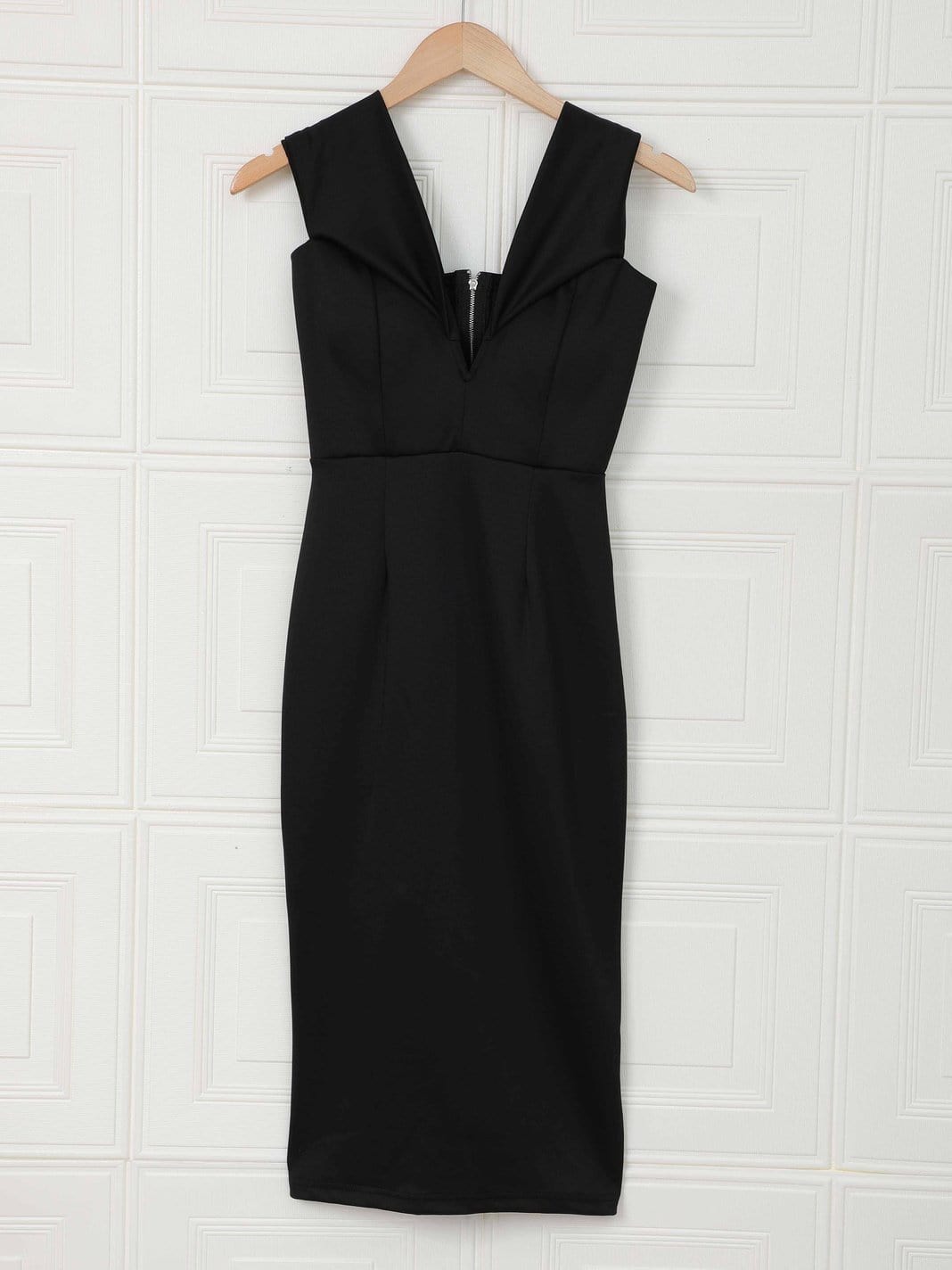 Elegant Black Bardot Midi Dress with V-Neck