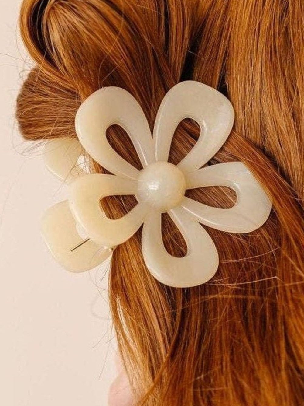 Elegant Floral Resin Hair Clip for Stylish Hairdos