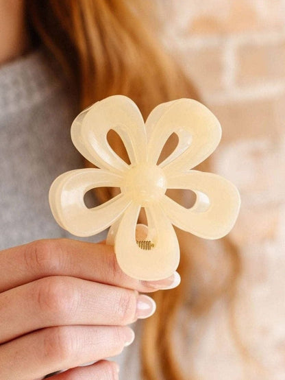 Elegant Floral Resin Hair Clip for Stylish Hairdos